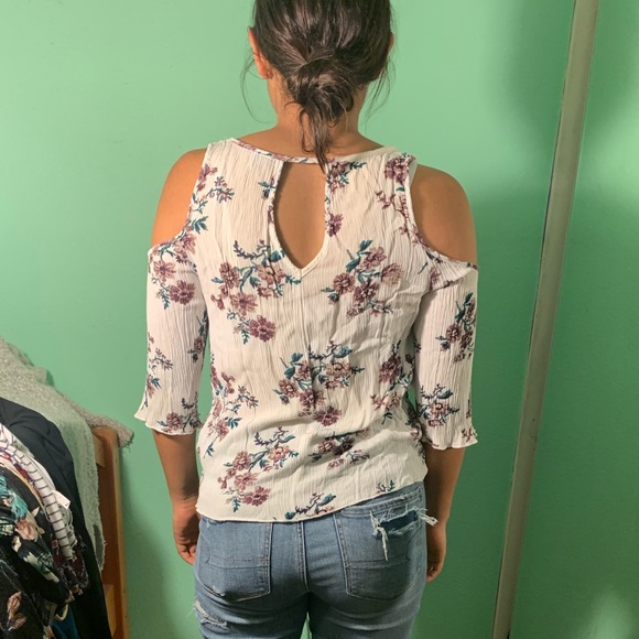 White blouse - Picture 2 of 2